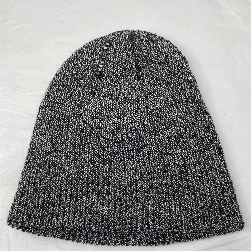 American Eagle Black White Marled Knit Beanie Hat Unisex Soft Winter Cap